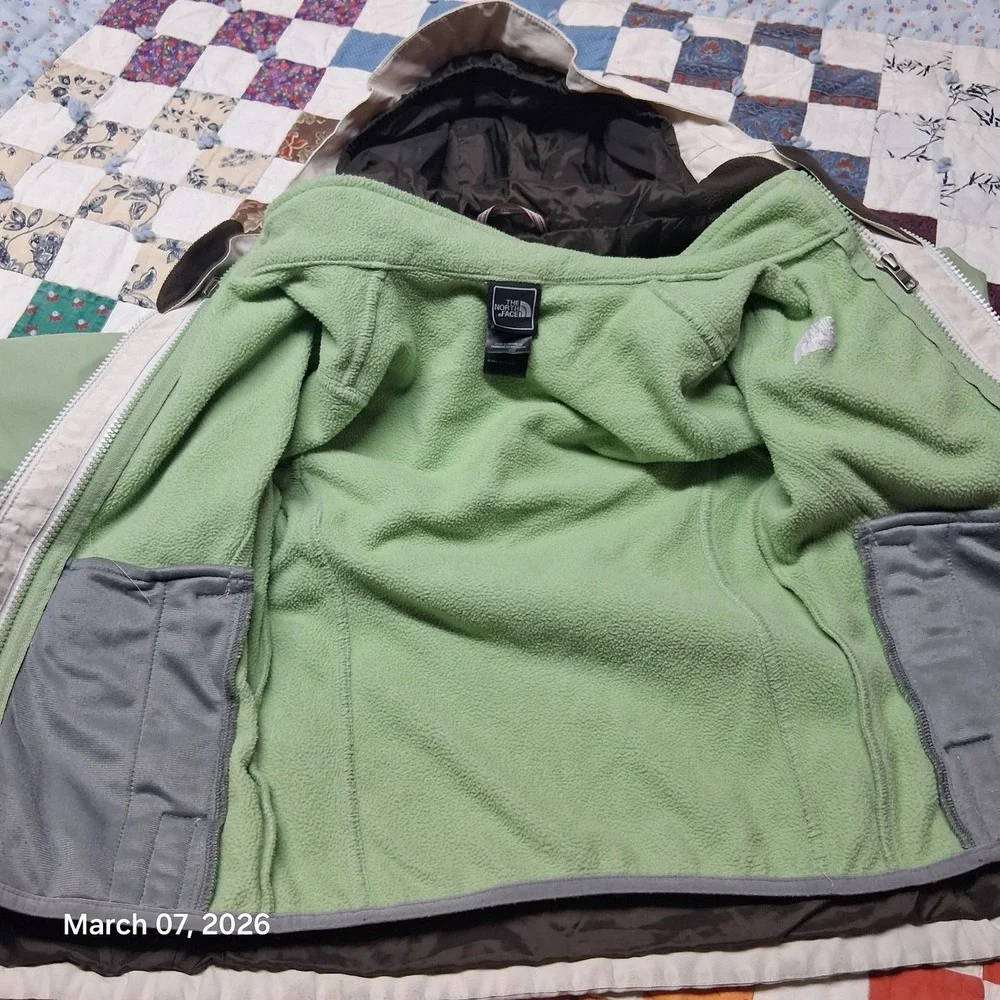The North Face Girls‎ 3 in 1 Parka Size XS Hooded HyVent Light Green